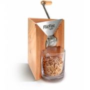 Presă de fulgi KoMo FlicFloc, Alimentare manuală, Capacitate pâlnie:100g, Capacitate de procesare:80 ~ 100g/min, Suportă boluri cu o înălțime de maximum 8.8cm, 2 role din Corindon-Ceramică