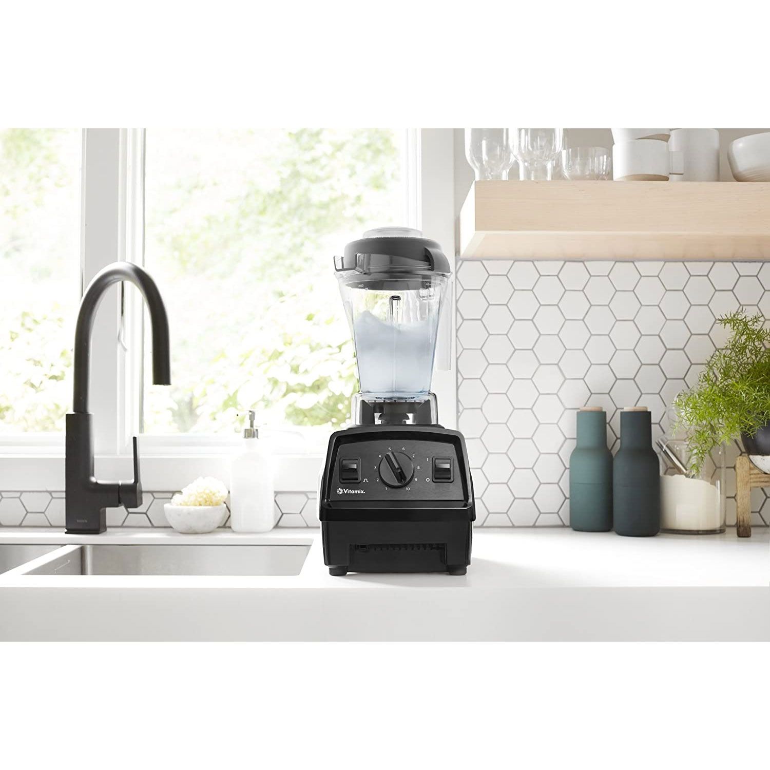 Blender Vitamix E310, Vas low profile de 1.4 litri, Motor 2HP, Lamele