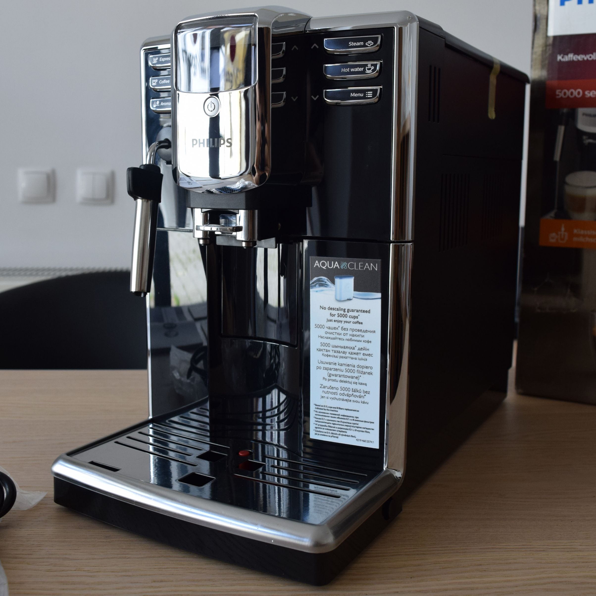 Espressor automat Philips EP5310/10, Gama 5000, Spumare manuală a laptelui, Display basic