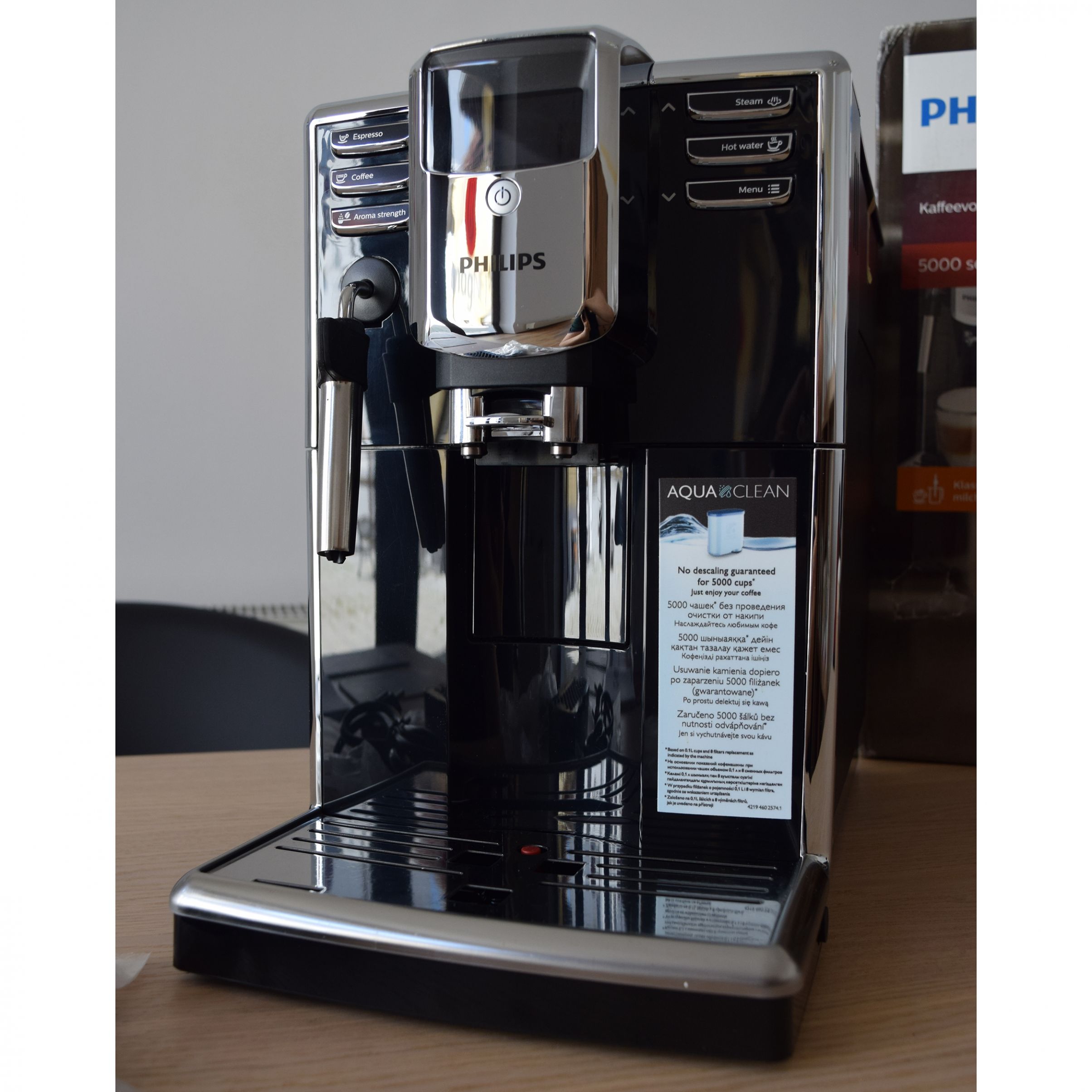 Espressor automat Philips EP5310/10, Gama 5000, Spumare manuală a laptelui, Display basic